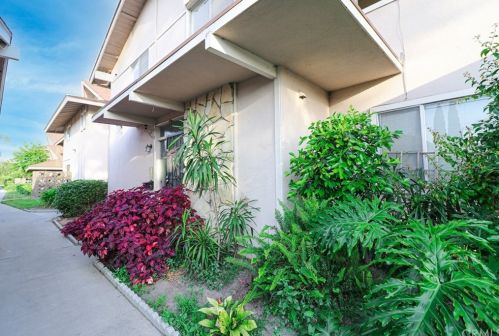 10761 Magnolia Ave, Anaheim, CA 92804-6264