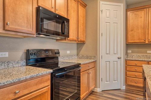 176 Kewaunee Way, Aurora CO 80016-4327 exterior