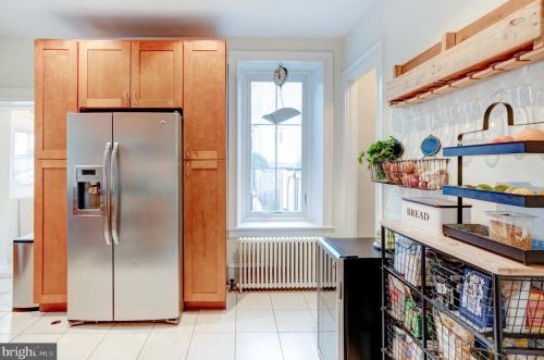 301 Gravers Ln, Philadelphia PA 19118-2802 exterior