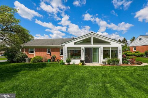 1631 Sunset Ave, Lancaster PA  17601-4355 exterior