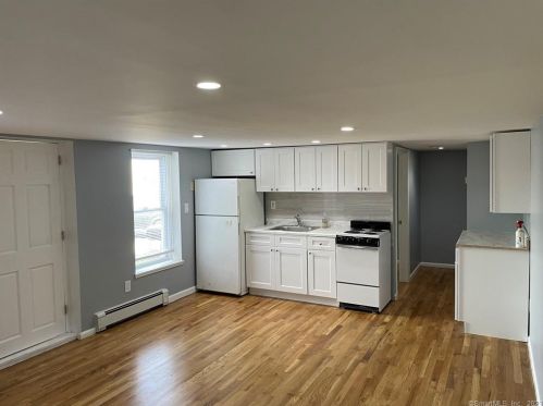 16 New St, Greenwich CT  06830-5813 exterior