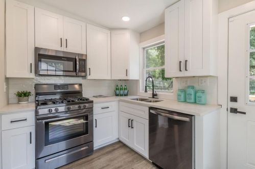 1222 Lorenzo Dr, Atlanta GA  30310-3946 exterior