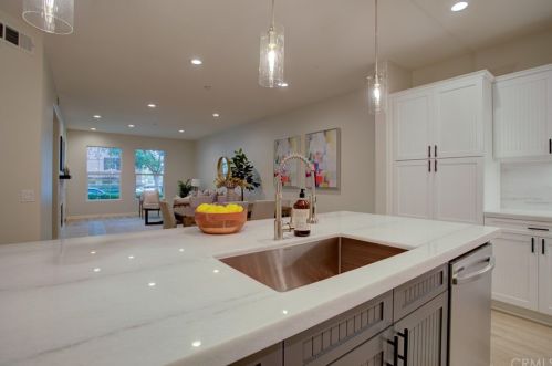 324 Quail Rdg, Irvine CA  92603-4240 exterior