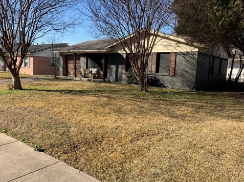 117 Vista Dr, Garland TX  75041-3131 exterior