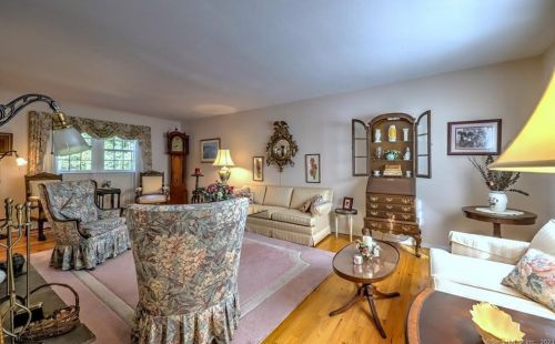 131 Meadows End Rd, Upper Stepney, CT 06468-1705