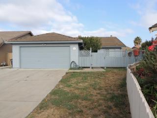 16 La Mancha Cir, Salinas, CA 93905-4054