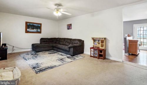 1273 Johnnycake Ln, Harpers Ferry, WV 25425-6710