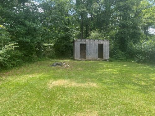 90 Pinson St, Newnan, GA 30263-2442