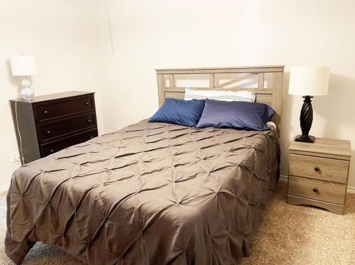 1926 Chesham Dr, Carrollton TX 75007-2403 exterior