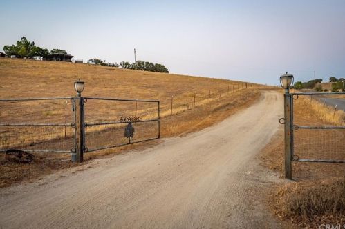 5114 Linne Rd, Lake Nacimiento, CA 93446-9413