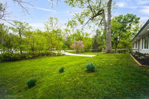 255 Indian Mound Dr, Mokena, IL 60451-9753