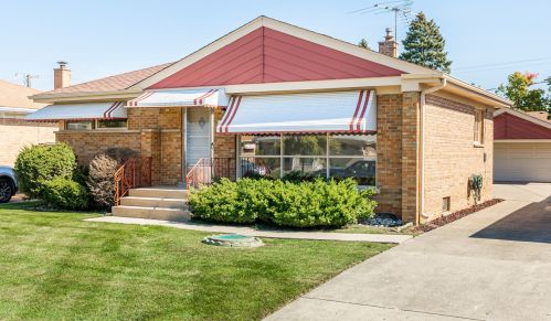 4611 Rose St, Schiller Park, IL 60176-1616