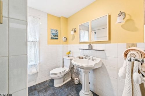 211 Willow Grove St, Hackettstown NJ  07840-1807 exterior