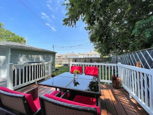 6831 Missouri Ave, Hammond IN  46323-1836 exterior