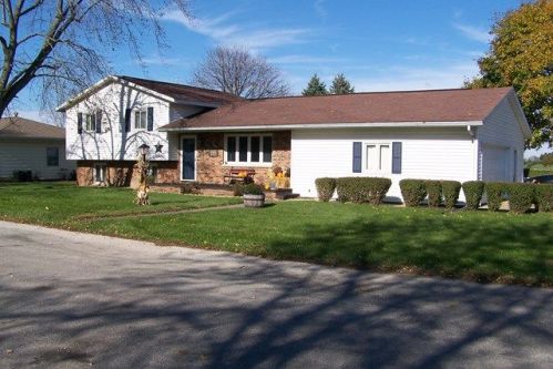 221 Bachtold St, Wing, IL 61741-9580