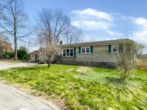 1 Sharp St, Coventry, RI 02816-7242