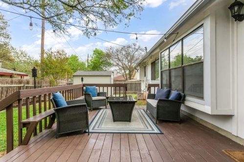 3904 Beaconsdale Dr, Austin TX  78727-2956 exterior