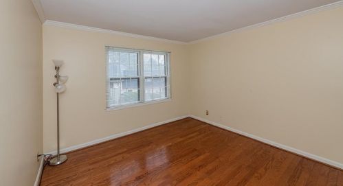 66 Montre Sq, Atlanta GA  30327-4043 exterior