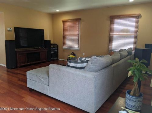 1 Independence Ct, Jackson Twp, NJ 08527-2234