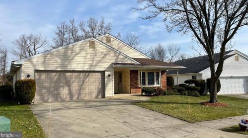 326 Hilltop Ln, Columbus, NJ 08022-1014