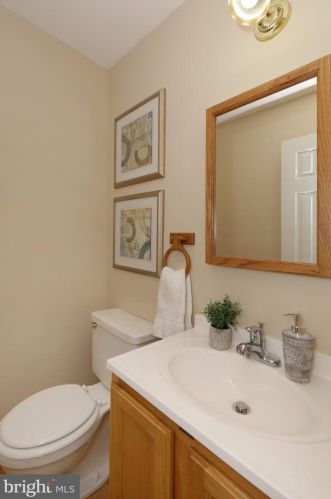 7099 Game Lord Dr, Springfield VA  22153-1312 exterior