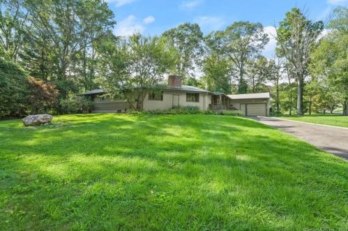 4 Blue Mountain Rd, Norwalk, CT 06851-2217