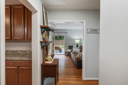 1381 Carolyn Dr, Atlanta GA  30329-3546 exterior