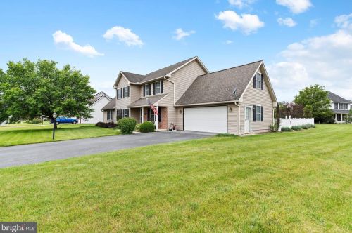 22 Meade Dr, Carlisle PA 17013-8141 exterior