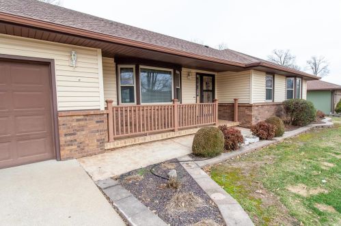 1433 Lana Dr, Lebanon, MO 65536-4622