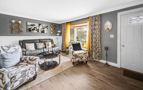 403 Chestnut St, North Aurora, IL 60542-1241