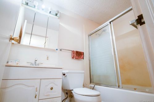 1005 Ala Lilikoi St, Honolulu HI  96818-2312 exterior