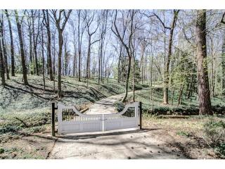 336 Valley Rd, Atlanta GA  30305-1027 exterior