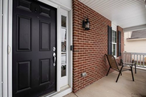 1550 Bristol Dr, Pingree Grove IL  60140-9038 exterior