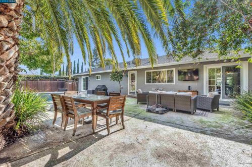 3707 Sheridan Ct, Concord CA  94518-1627 exterior