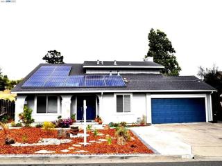 3687 Skyline Dr, Hayward, CA 94542-2520