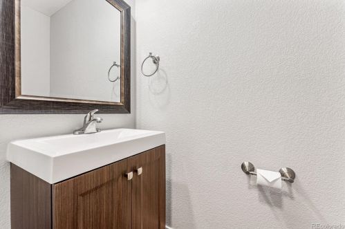 925 Raleigh St, Denver CO  80204-2955 exterior