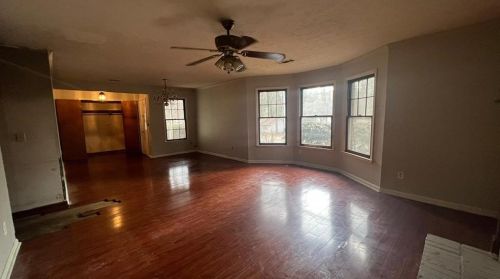 559 Ridge Ave, Stone Mountain, GA 30083-6802