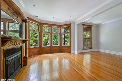 3535 Janssen Ave, Chicago, IL 60657-1323