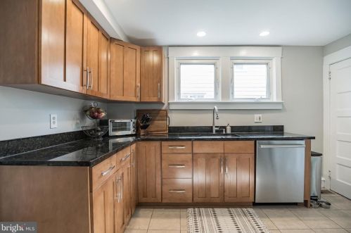 410 Lakeview Ave, Tavistock NJ 08033-1609 exterior