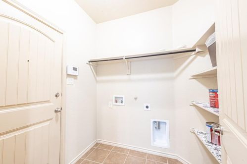 6673 Friendsway Dr, Fort Worth TX  76137-7541 exterior