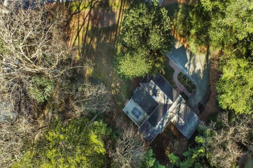100 Brookhaven Dr, Atlanta GA  30319-3003 exterior