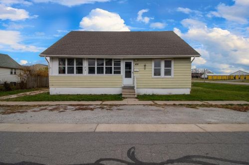 406 Thomas St, Crown Point, IN 46307-3435