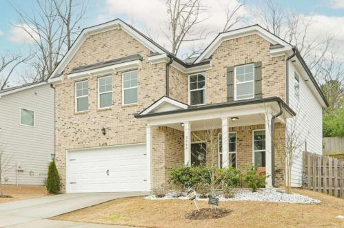 2260 Lakes Cir, Lithonia, GA 30058-3237