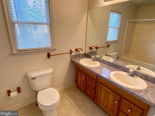 1304 Avalon Blvd, Shady Side MD 20764-9683 exterior