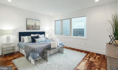 146 Front St, Philadelphia PA 19106-0020 exterior