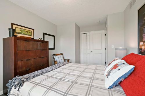 4924 Grenwich Ave, Saint Paul MN  55128-2059 exterior