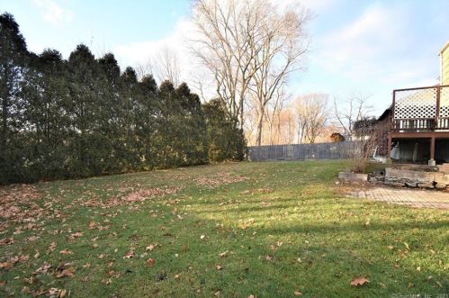 31 Pettom Rd, Norwalk, CT 06850-3116