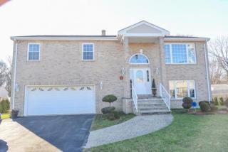 34 Hamlet Ct, Bristol, RI 02809-2741