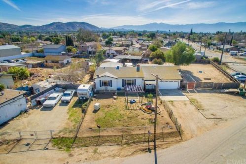 1378 River Dr, Norco, CA 92860-1330