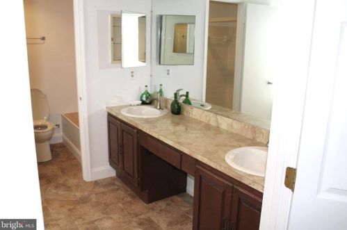 5076 Queens Wood Dr, Springfield VA  22015-1530 exterior